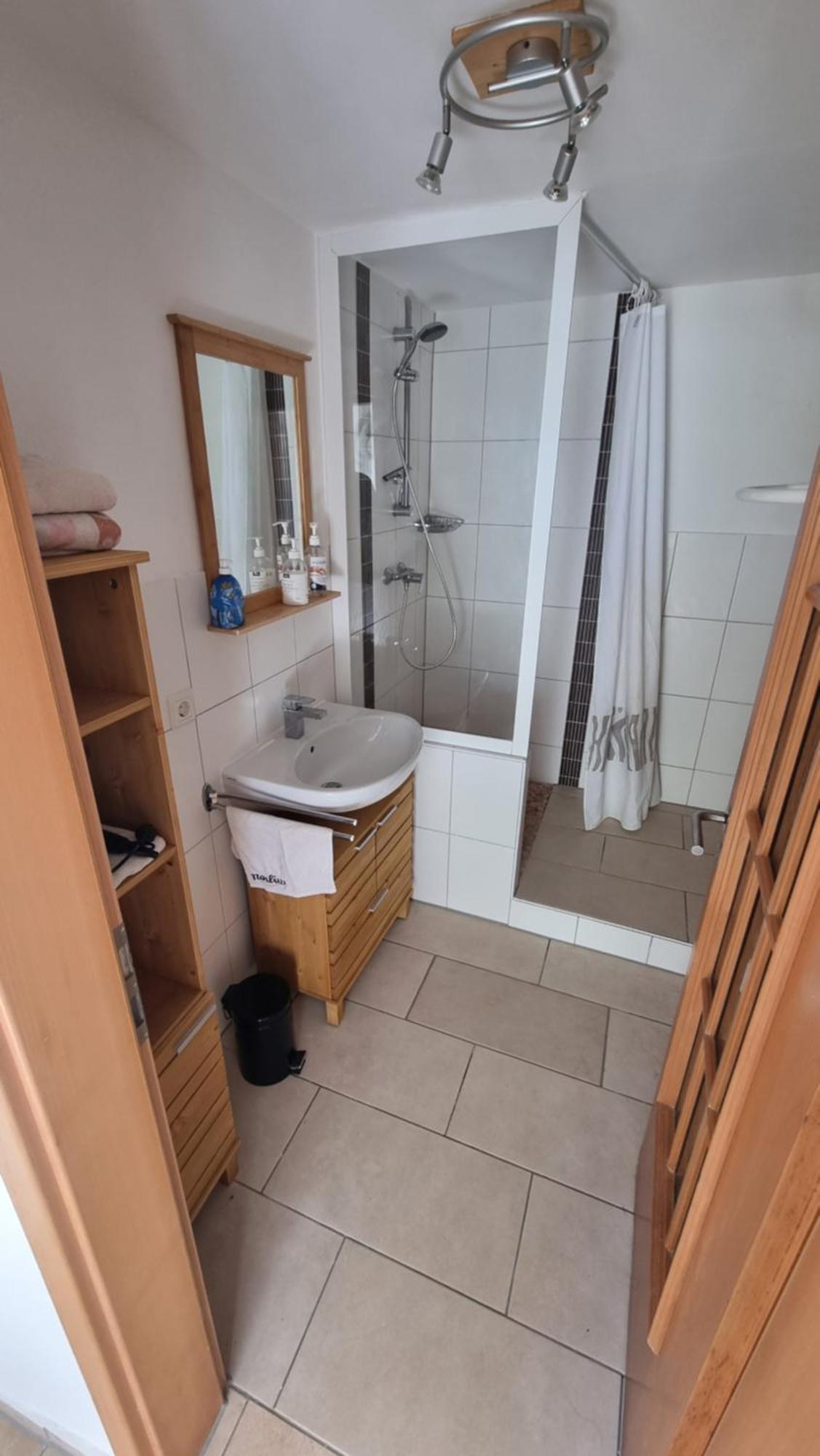 Ruhige Ferienwohnung Inklusive Garten Souterrain - Neu Renoviert Lachen Exterior foto